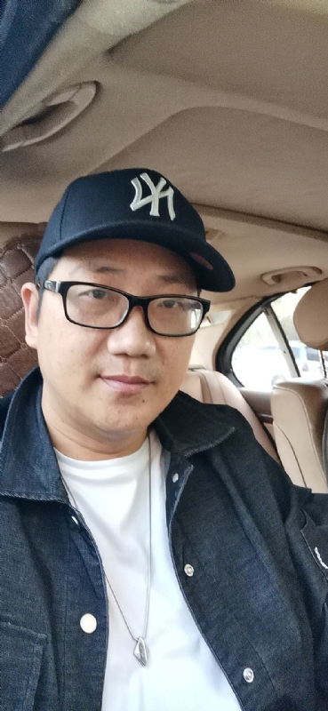 拥抱幸福的第一张照片--安溪婚介网