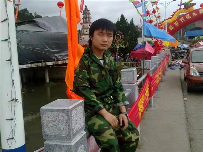 如影随形的第二张照片--安溪婚介网